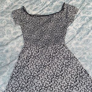Black and white floral print short sleeve dress